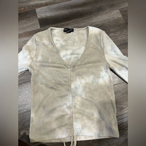 Long Sleeve with Adjustable String - Picture 1 of 3